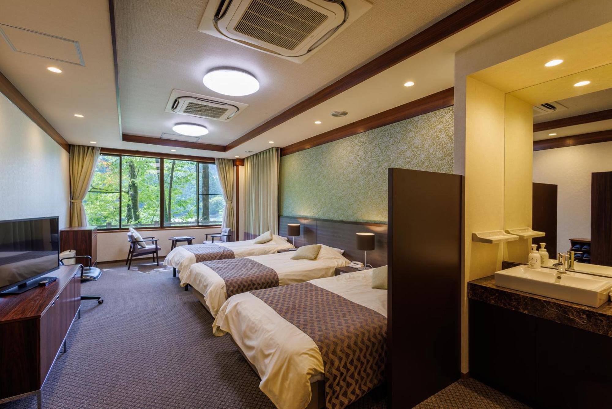 Okutamaji Hotel Ome Екстериор снимка